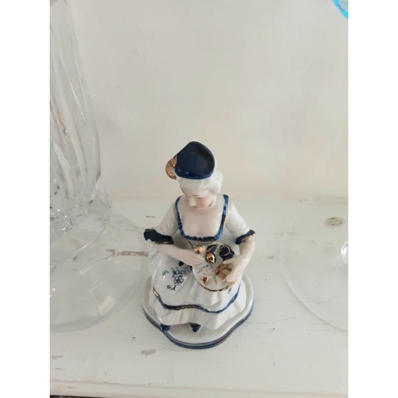 KPM Colonial Woman Porcelain Figurine - Picture 5 of 8
